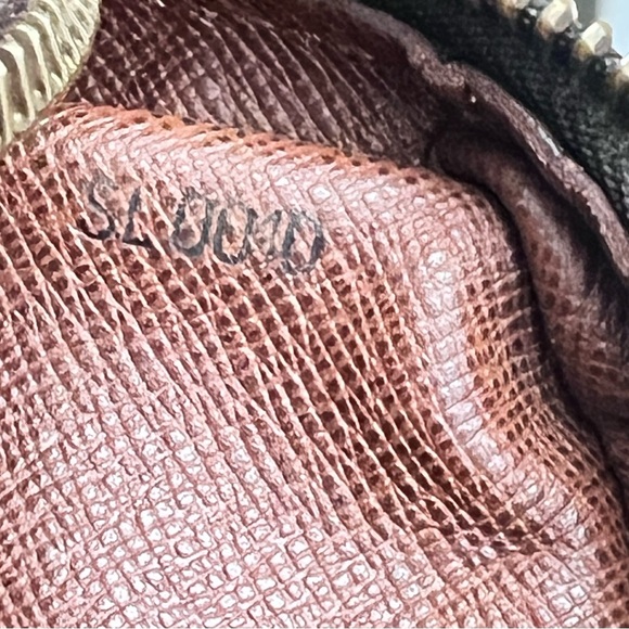 Louis Vuitton Danube Crossbody Shoulder Bag - Picture 3 of 8